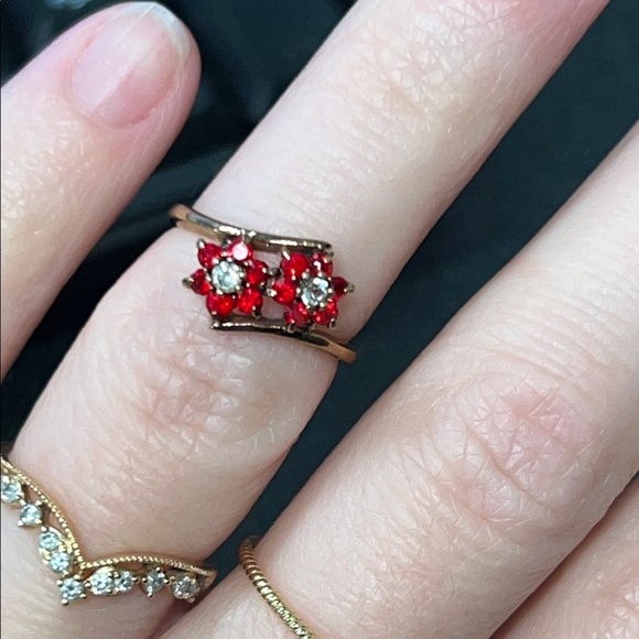 Elegant 10k gold Red Floral Ring - Picture 3 of 9